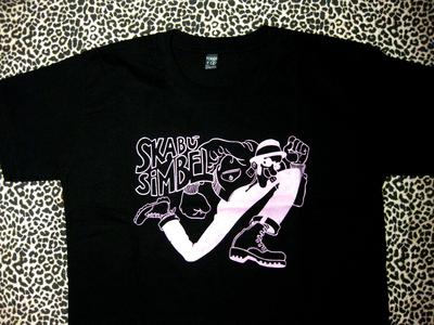 Remera de algodón peinado, estampada en serigrafía en talleres propios. Talle 2 (M). Dibujo por Minaverry.