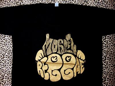 Remera Morley Reggae, talle 5 (XL), corte dama. Estampado en dorado.